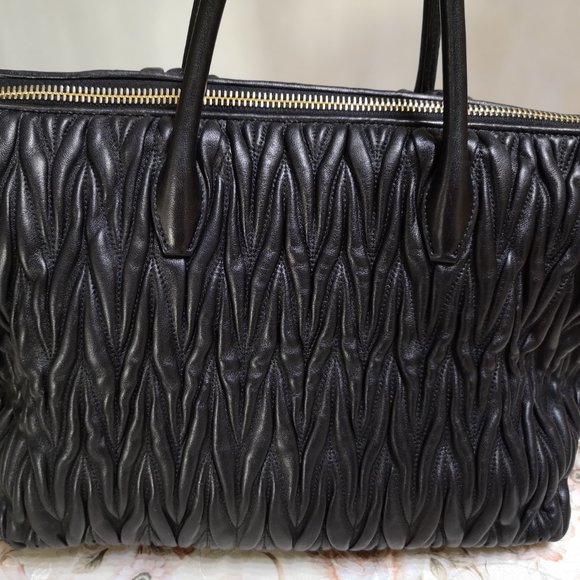Miu Miu Authentic MATELASSÉ NAPPA LEATHER HANDBAG - Picture 3 of 16